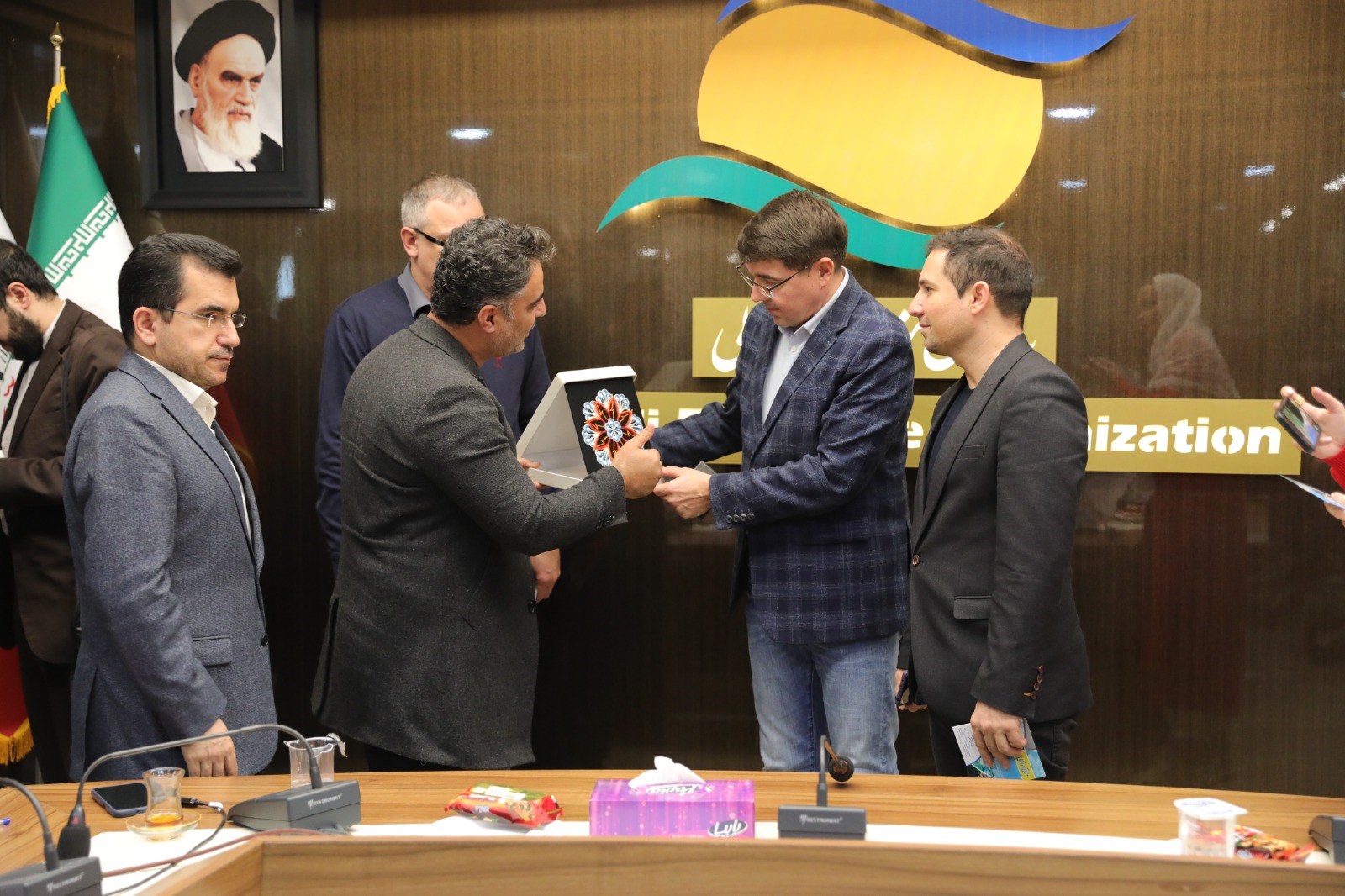 بازدید هیئت اقتصادی روسیه از منطقه آزاد انزلی؛ تقویت همکاری‌های دریایی، حمل‌ونقل و تجارتِ غلات