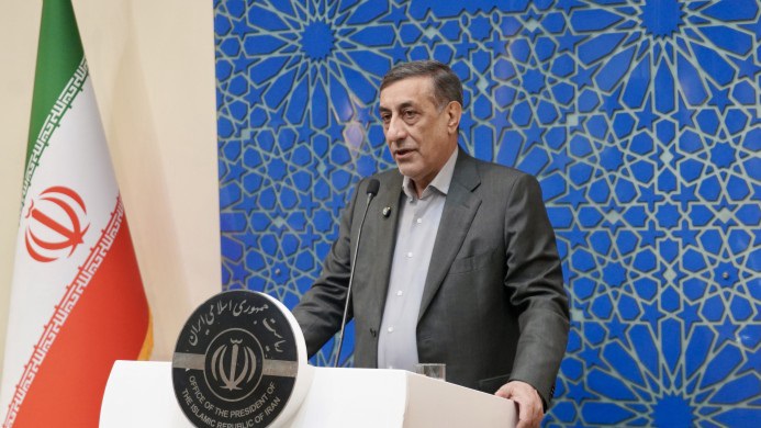  میلیاردها دلار طلبکاریم اما پول‌هایمان بلوکه است/ منافع افرادی در گرفتن ارز ترجیحی بود 