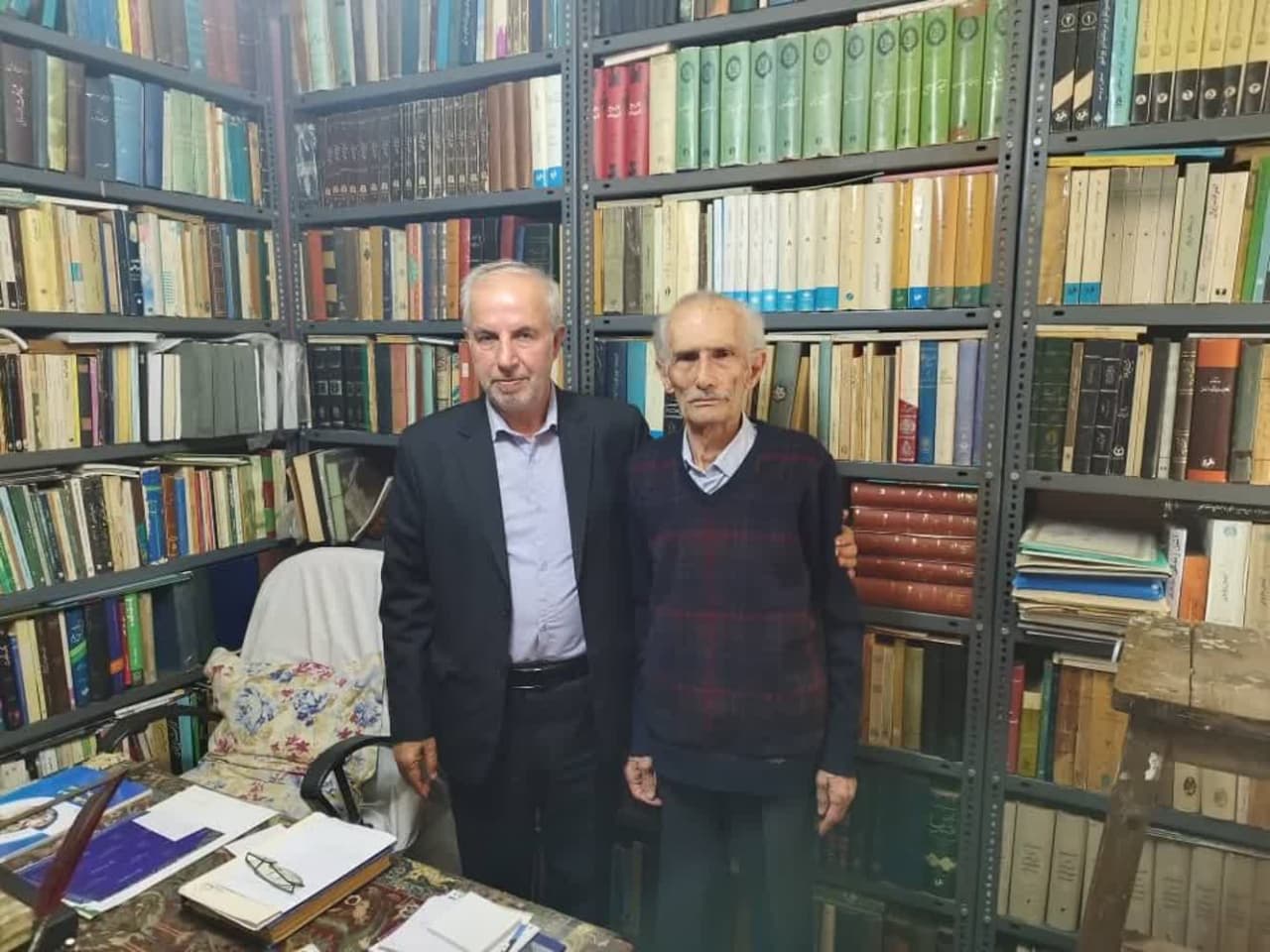 نماینده رشت به دیدار معلم بازنشسته خود رفت
