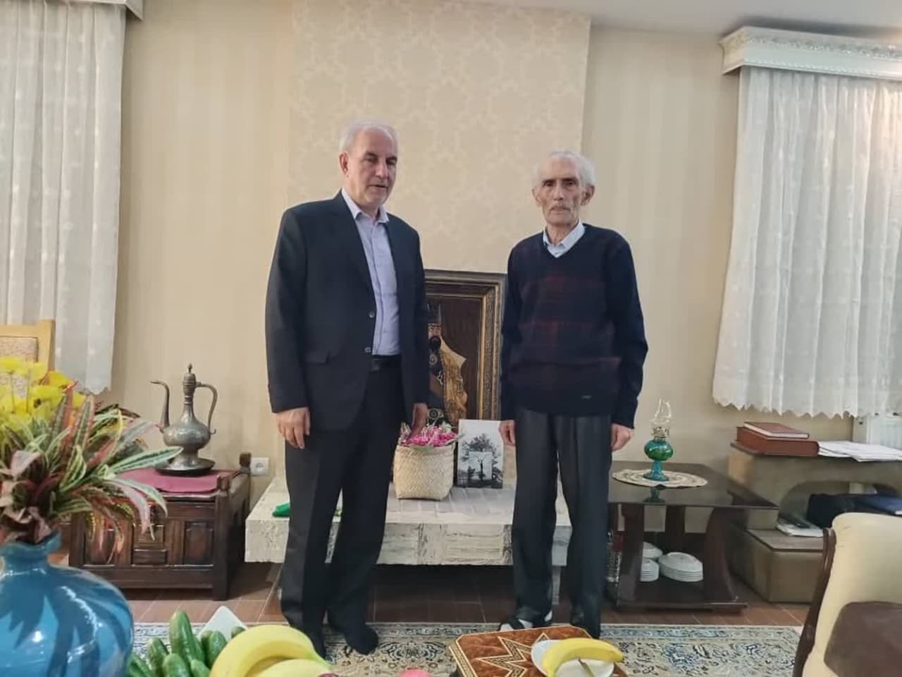 نماینده رشت به دیدار معلم بازنشسته خود رفت