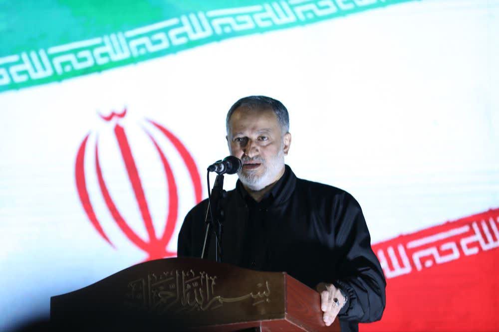 مردم در بزنگاه‌ های تاریخی پای انقلاب ایستاده‌اند