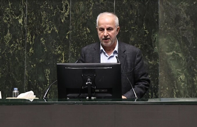 چرا بیمه خسارتی به واحدهای تجاری تخریب شده در بازار رشت نمی دهد؟/ ۵۰۰ مغازه سوخت، نه بیمه کمک می‌کند نه بانک‌ها  