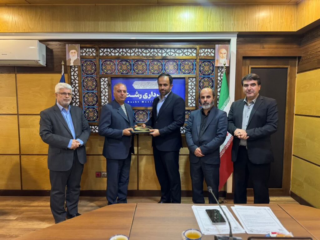 قرارداد ساخت و بهره ‌برداری کشتی مهتاب در تالاب عینک؛ گامی مؤثر در توسعه گردشگری آبی رشت