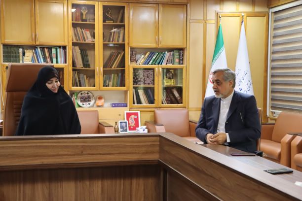 حرکت نمادین برای پاسداشت مقام معلم؛ یک معلم فرماندار رشت شد  