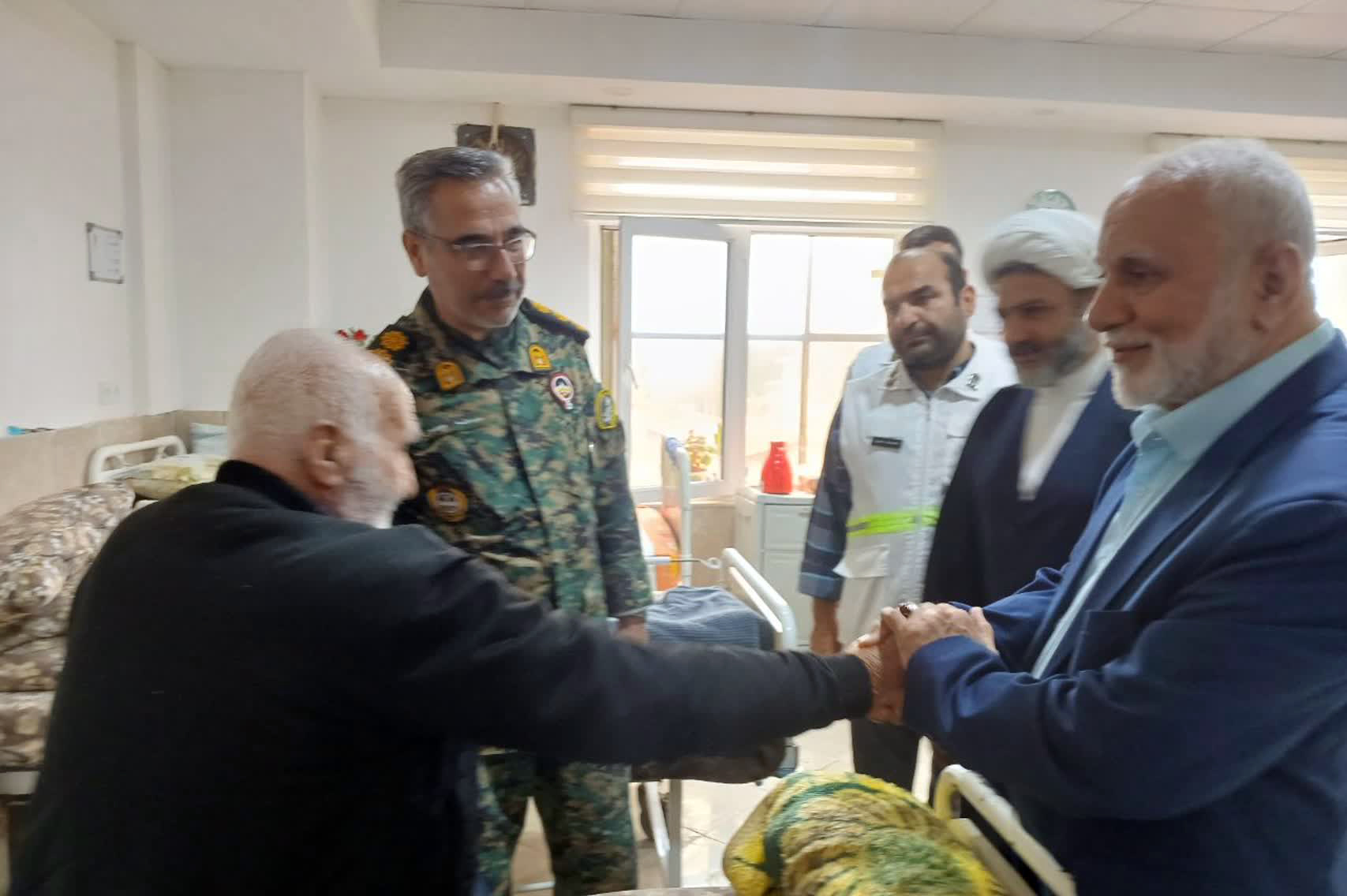 بازدید فرمانده یگان ویژه گیلان از آسایشگاه معلولین و سالمندان رشت به ‌مناسبت هفته نیروی انتظامی