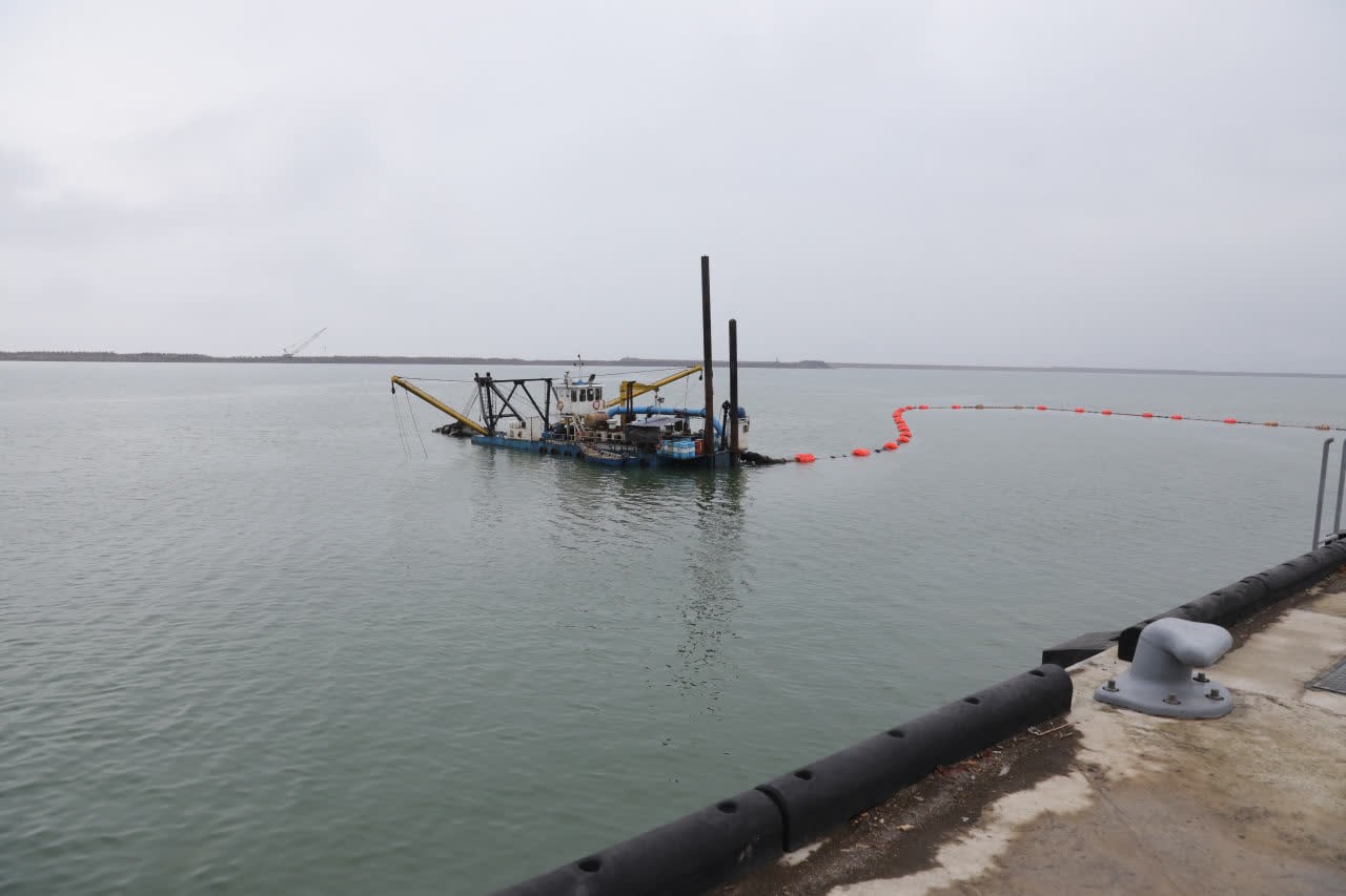 آغاز لایروبی حوضچه آرامش بندر کاسپین؛ گام راهبردی برای پایداری تجارت