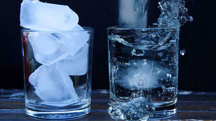 
	خطرات نوشیدن آب سرد برای سلامتی
