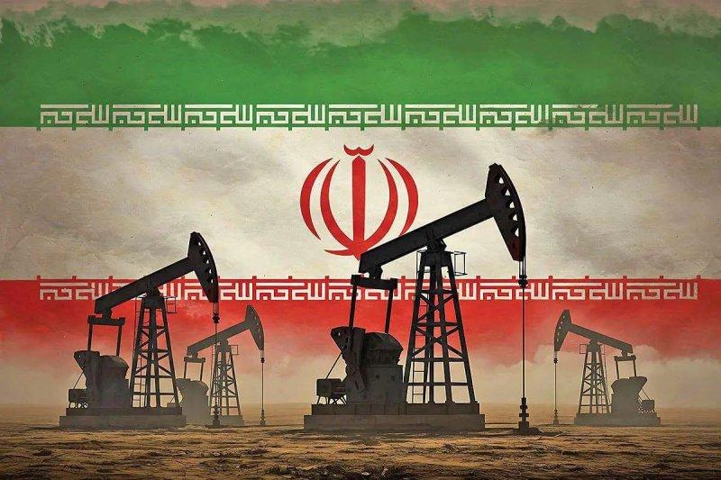  تعلیق برخی تحریم‌های نفتی و صدور مجوز فروش نفت ایران از سوی آمریکا