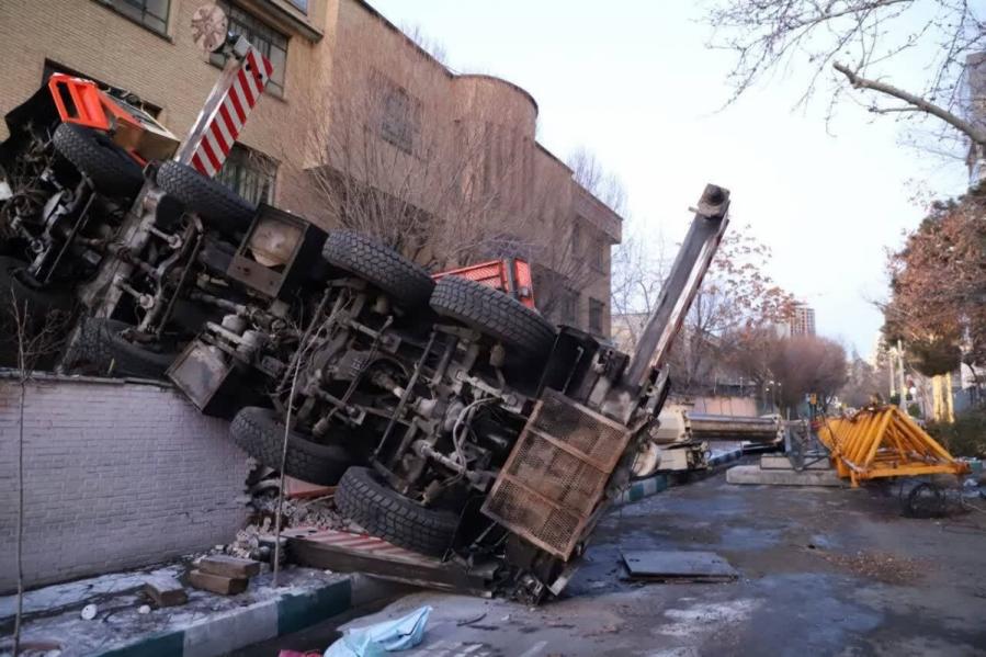 واژگونی جرثقیل ۱۱۰ تُنی در حیاط مدرسه