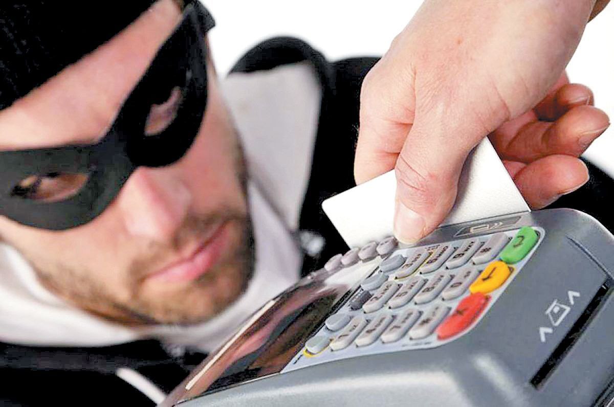 دستگیری فروشنده اسکیمری در صومعه‌سرا/ کپی بیش از ۷۰۰ عدد کارت بانکی شهروندان!