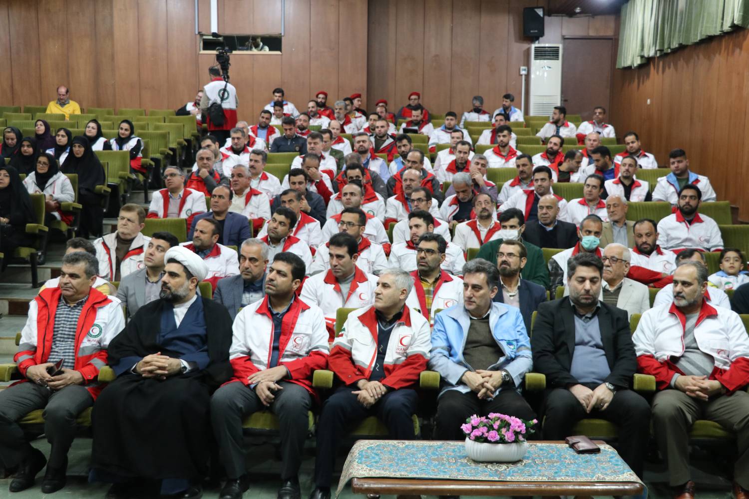
	همایش تجلیل از داوطلبان منتخب هلال احمر گیلان
