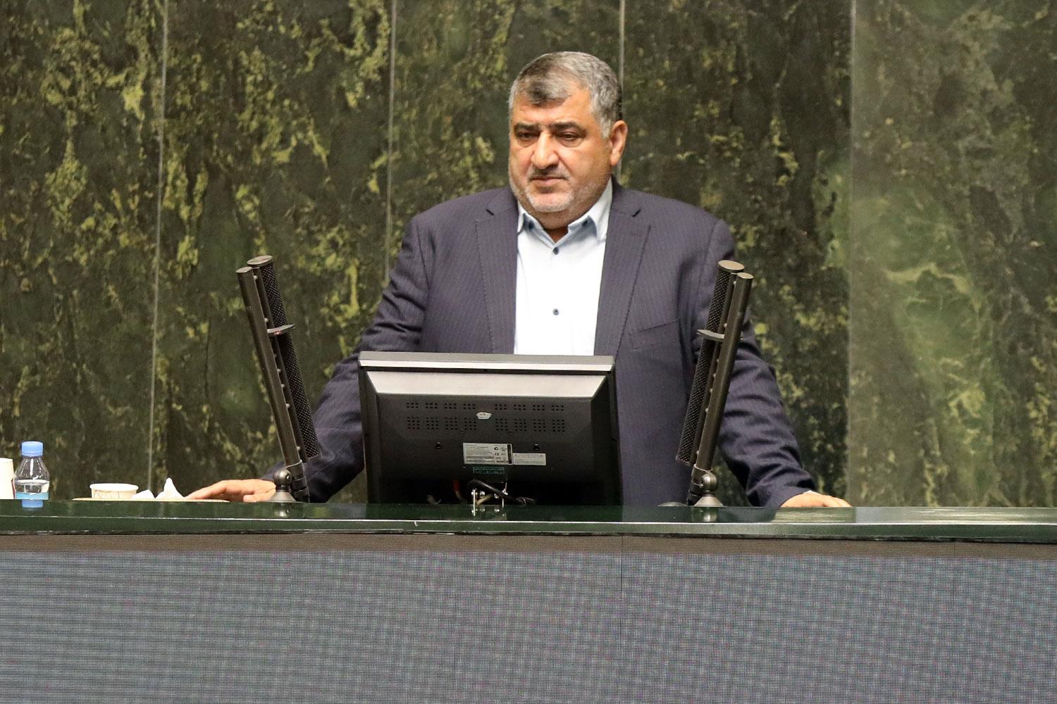
	دلخوش: نمی‌دانیم دولت می‌خواهد چه کار کند!
