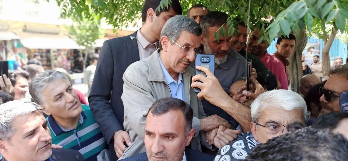 احمدی نژاد: با چهارتا اقدام مشکلات اقتصادی حل می‌شود اما نمی گویم