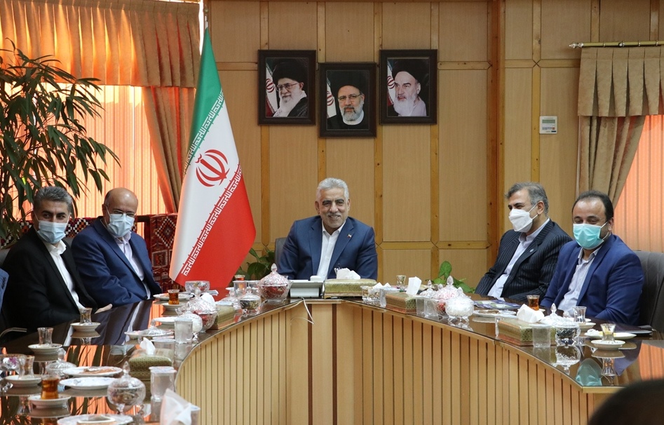 
	به دنبال تحقق مطالبات بحق بازنشستگان تأمین اجتماعی هستیم
