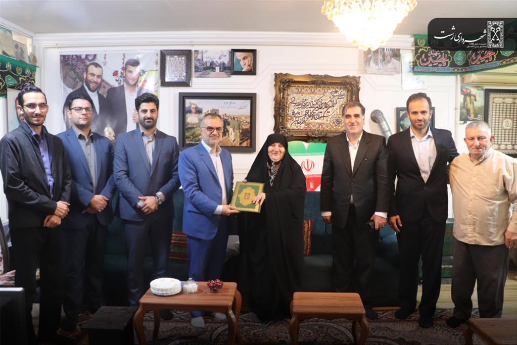 
	شهردار رشت در اولین روز کاری خود به دیدار خانواده شهید مدافع حرم رفت
