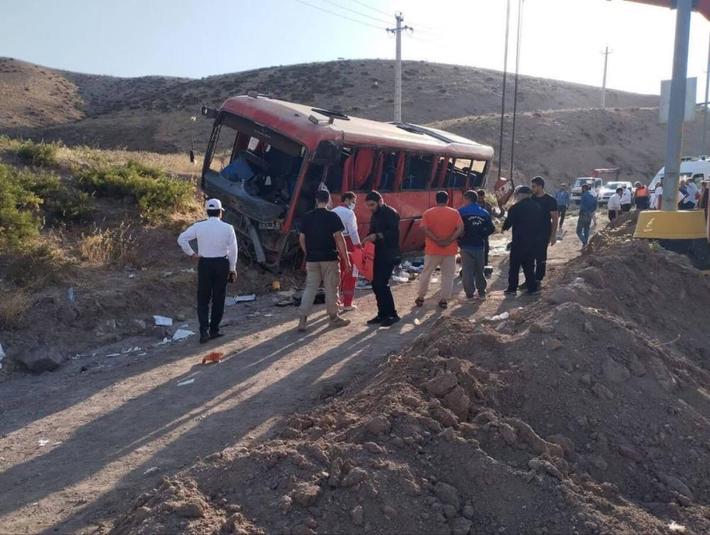 واژگونی اتوبوس زائران گیلانی در جاده قزوین   رشت