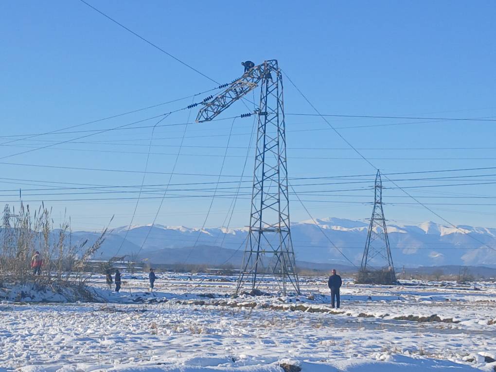 شبكه برق گیلان پس از بارش برف اخیر پایدار است