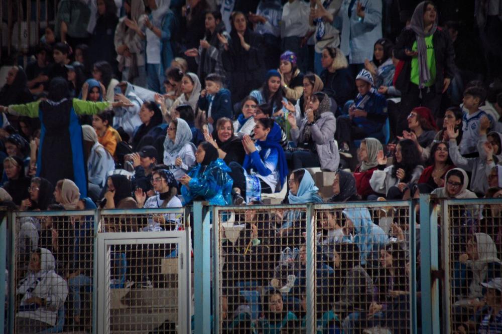 درخواست حضور زنان در ورزشگاه‌های رشت به فرمانداری رفت