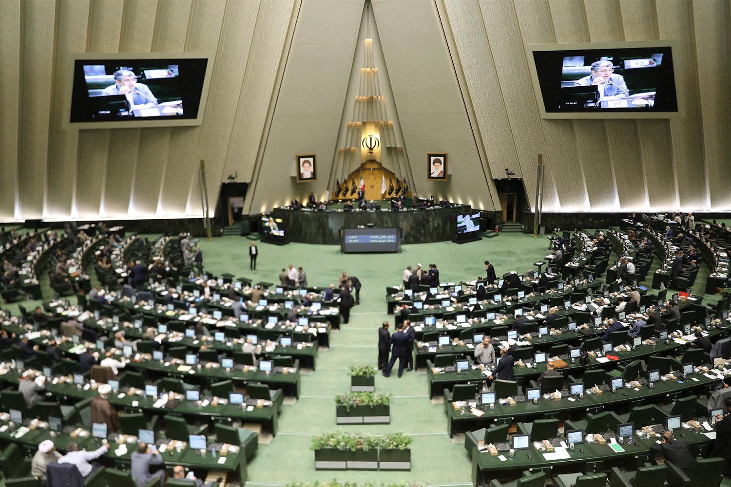 
	موافقت مجلس با کلیات لایحه متناسب&zwnj;سازی حقوق کارکنان دولت
