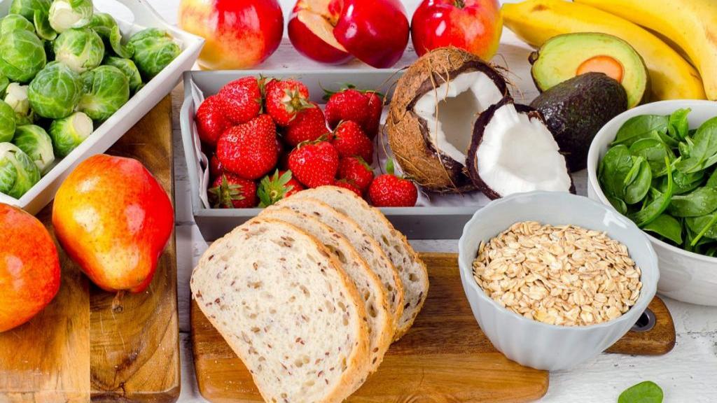 غذاهای مناسب برای پرکاری تیروئید؛ از قهوه تا عسل و روغن‌های گیاهی