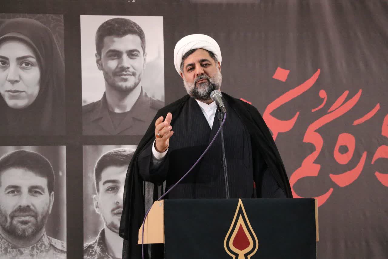 الماس وجود ملت ایران زیر فشارهای دشمن درخشان‌تر شد