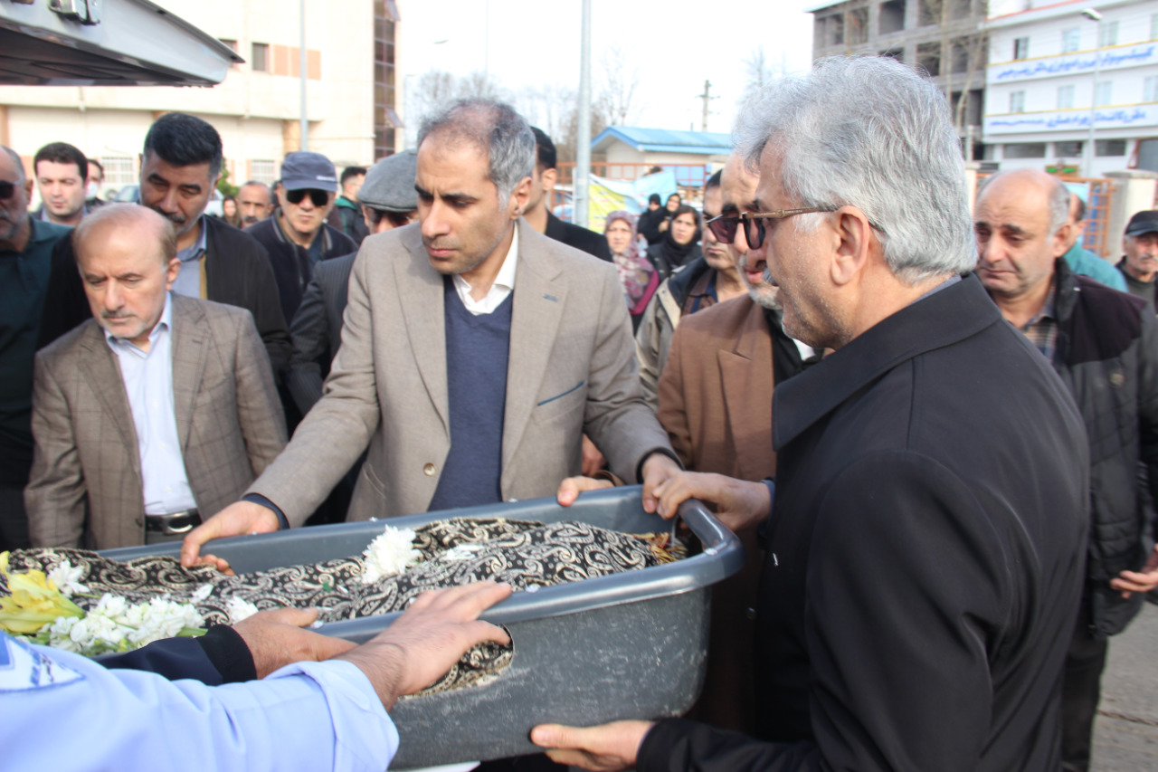 وداع باشکوه با خیر نیک‌ اندیش لاهیجانی؛ پیکر دکتر محمد صادق پیروز به خاک سپرده شد + تصاویر