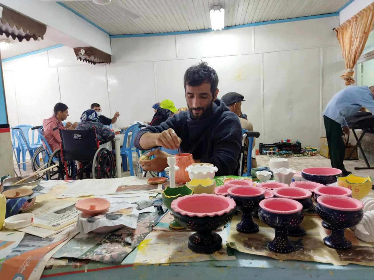 برپایی نمایشگاه دائمی صنایع دستی مددجویان در آسایشگاه معلولین و سالمندان رشت + تصاویر