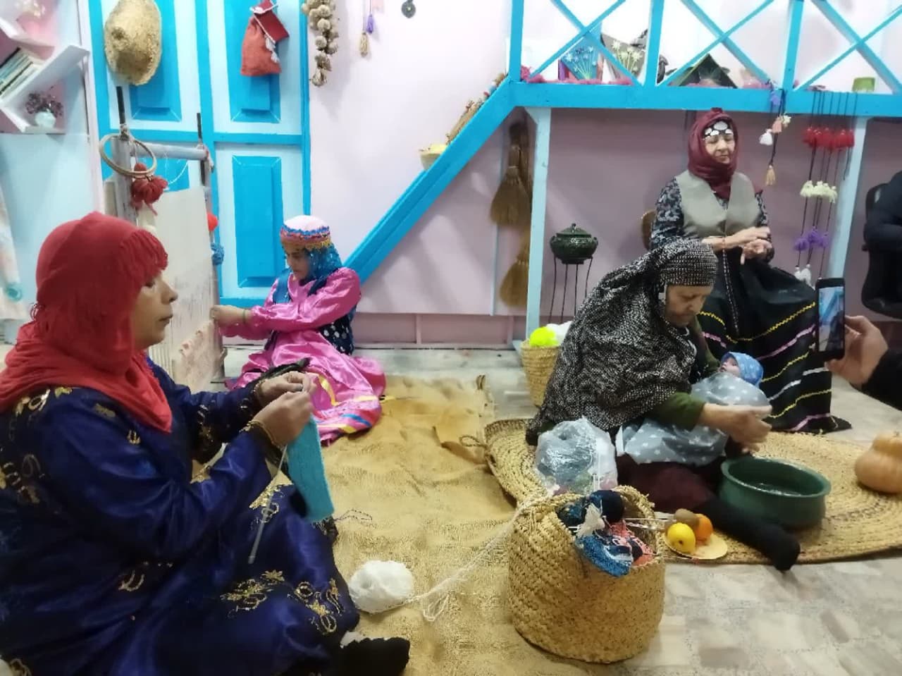 برپایی نمایشگاه دائمی صنایع دستی مددجویان در آسایشگاه معلولین و سالمندان رشت + تصاویر