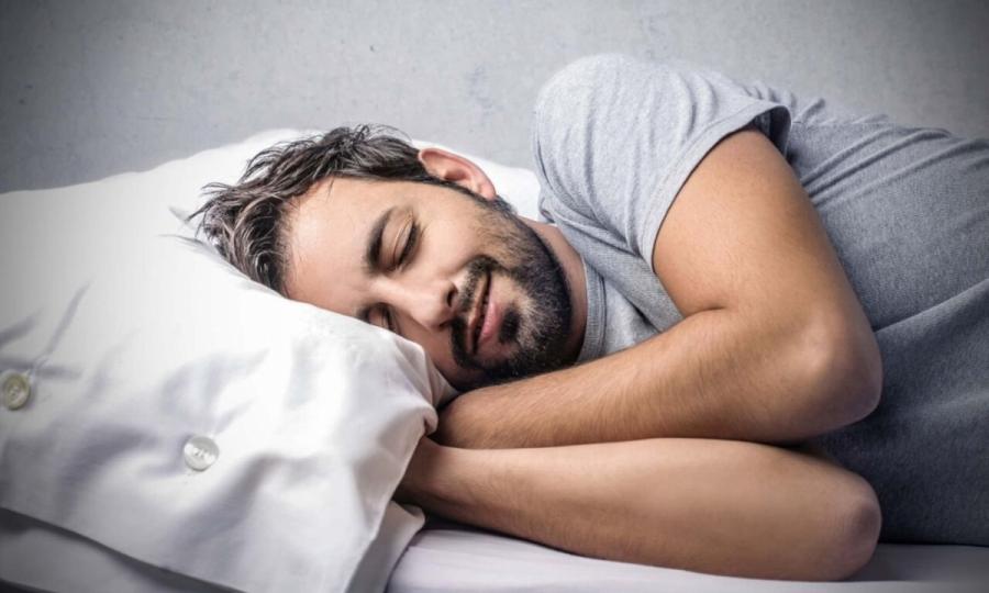 حالت خوابیدن چه تأثیری بر سلامت قلب و معده دارد؟