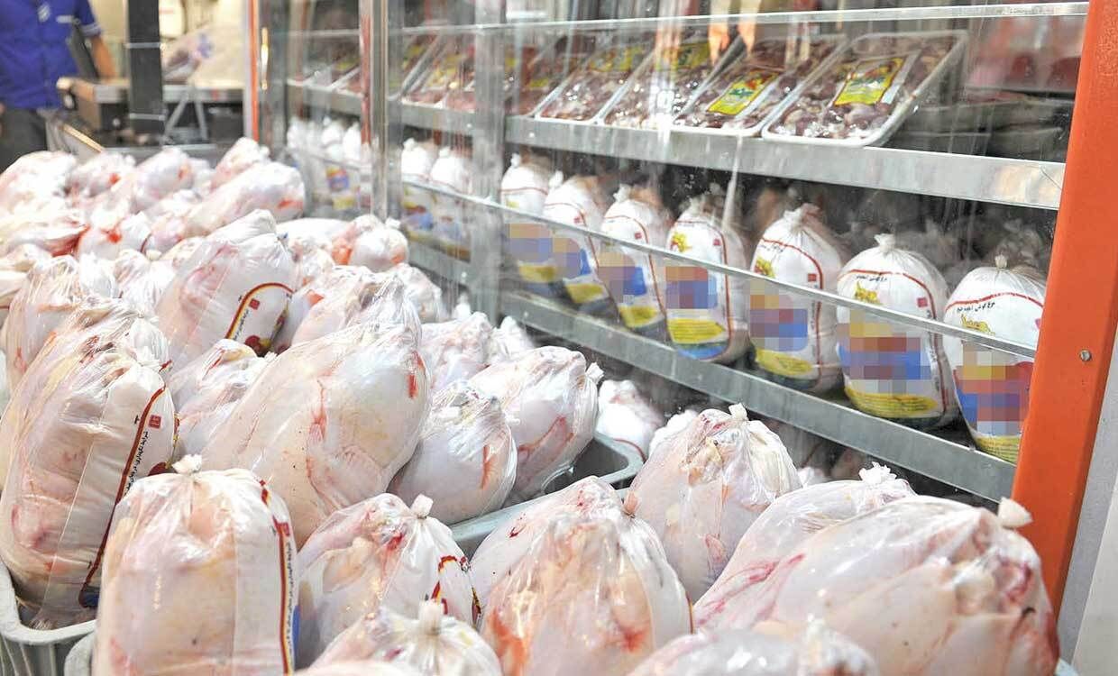 ماجرای جنجالی ۲۰ هزار تن مرغ تاریخ‌ گذشته؛ از فشار برای تغییر تاریخ مصرف تا عرضه در بازار