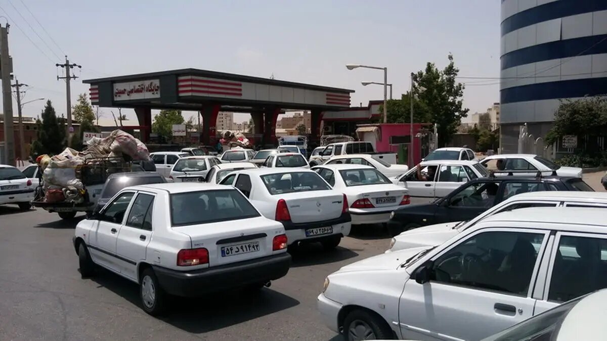 رییس جمهور تکلیف نرخ سوم بنزین را روشن کرد/ نرخ سوم  بیش از ۱۰ هزار تومان نخواهد شد
