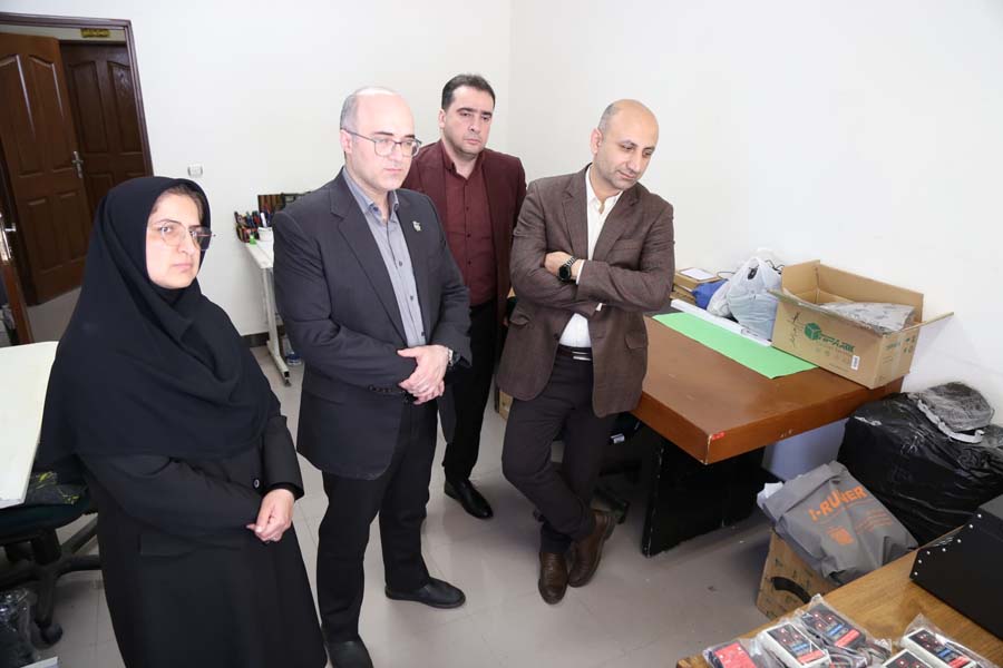 بازدید دکتر ملک پور از مرکز رشد واحدهای فناور بندر انزلی