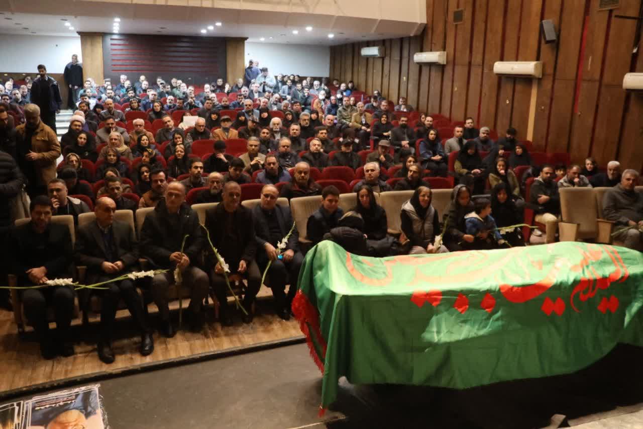 تشییع پیکر «محمد تجدد» هنرمند و کارگردان تئاتر در رشت