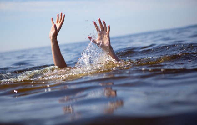 پلیس تالش مانع از خودکشی مرد ۴۲ ساله در دریا شد