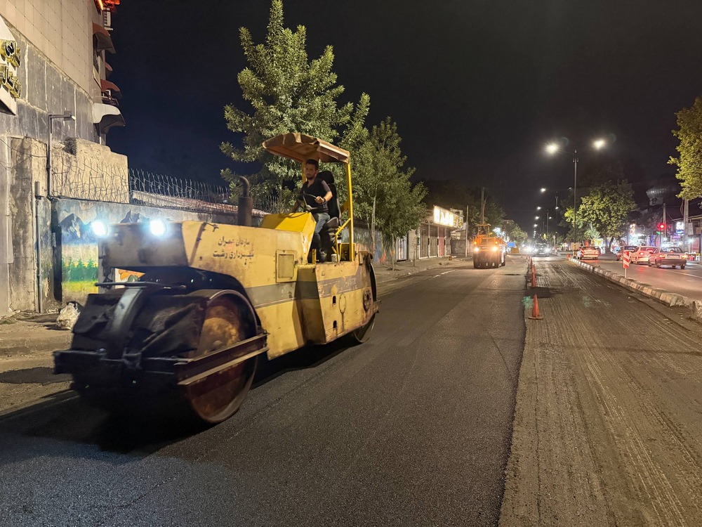بهسازی خیابان شهدای رشت با اجرای روکش آسفالت در مسیر تقاطع جانبازان