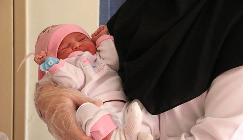 مادر ۴۰ ساله مینابی سیزدهمین فرزندش را به دنیا آورد