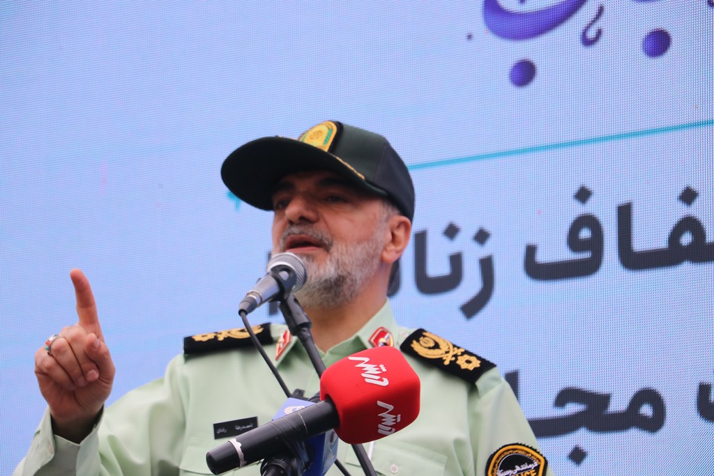  دشمن باید خواب اندلسی کردن جامعه عفیف و پاکدامن ایران اسلامی را از سرش بیرون کند