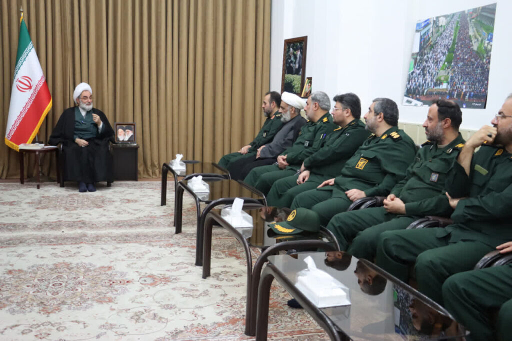  بیعت با رهبری و وحدت ملت ایران در برابر دشمنان ضروری است