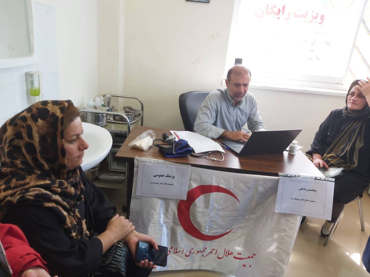  انجام ویزیت رایگان در صومعه سرا به مناسبت هفته دفاع مقدس + تصاویر