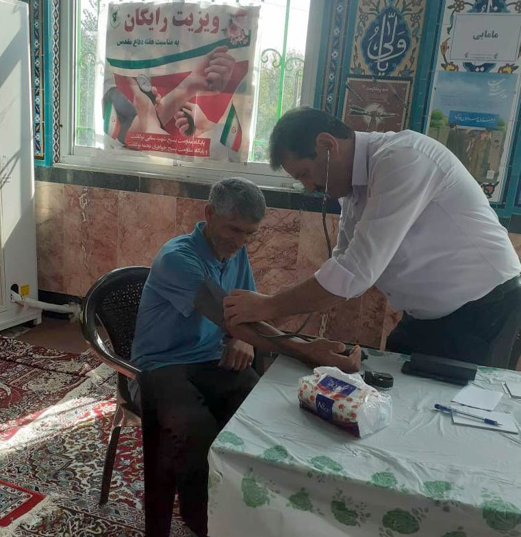  انجام ویزیت رایگان در صومعه سرا به مناسبت هفته دفاع مقدس + تصاویر