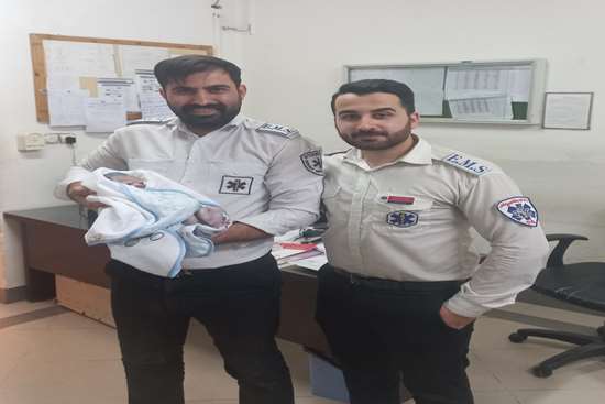 تولد نوزاد رشتی در آمبولانس 