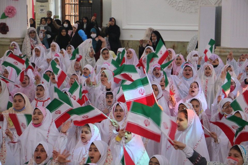 
	برگزاری جشن تکلیف ۱۳۰۰ دانش آموز دختر رشتی در مصلی رشت
