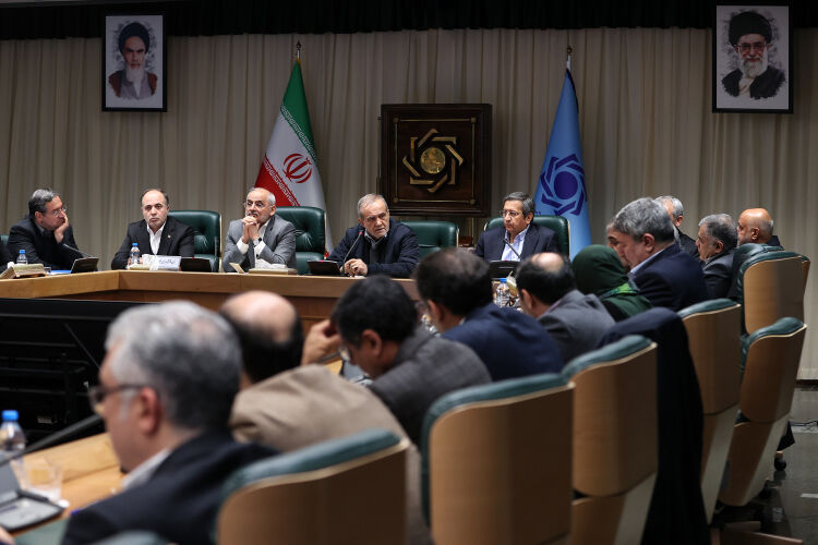 دستور پزشکیان برای رفع موانع اجرایی تفویض اختیارات استانداران مرزی/حذف بروکراسی در فرآیند واردات کالاهای اساسی از مبادی مرزی 