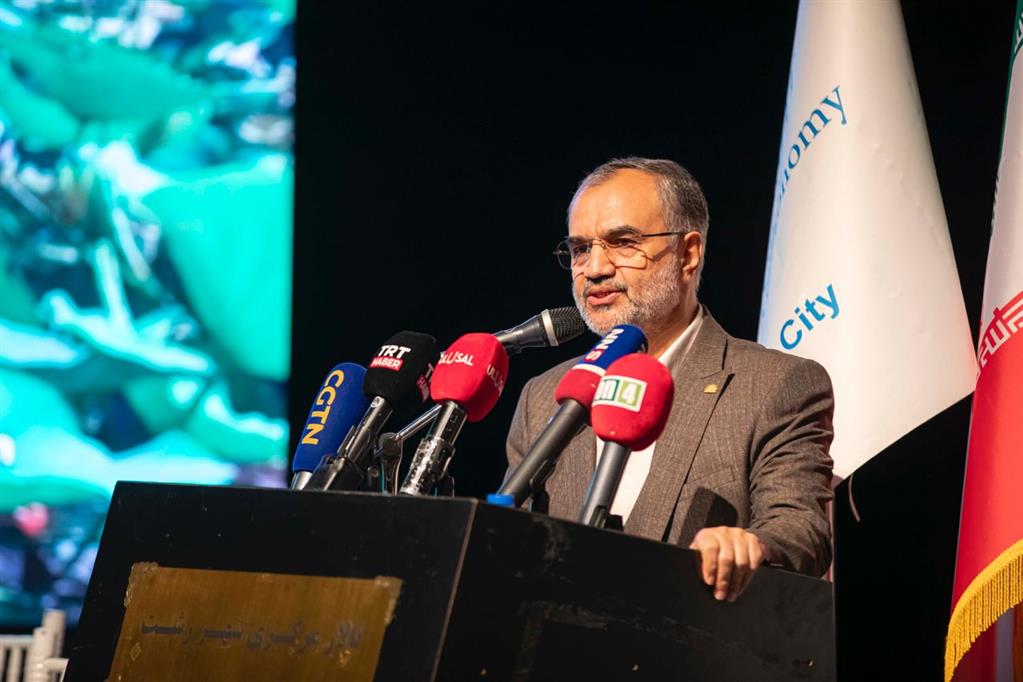 خبرنگاران خارجی پیام دوستی و صلح مردم رشت را انعکاس دهند