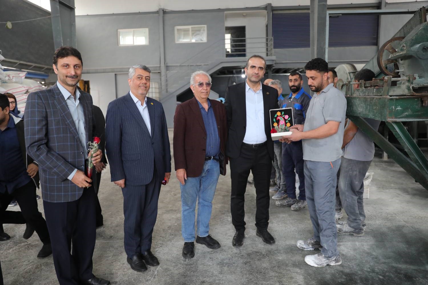 رویکرد متفاوت منطقه آزاد انزلی در تجلیل از کارگران؛ از گفت‌وگو تا تقدیر در دل خطوط تولید + تصاویر