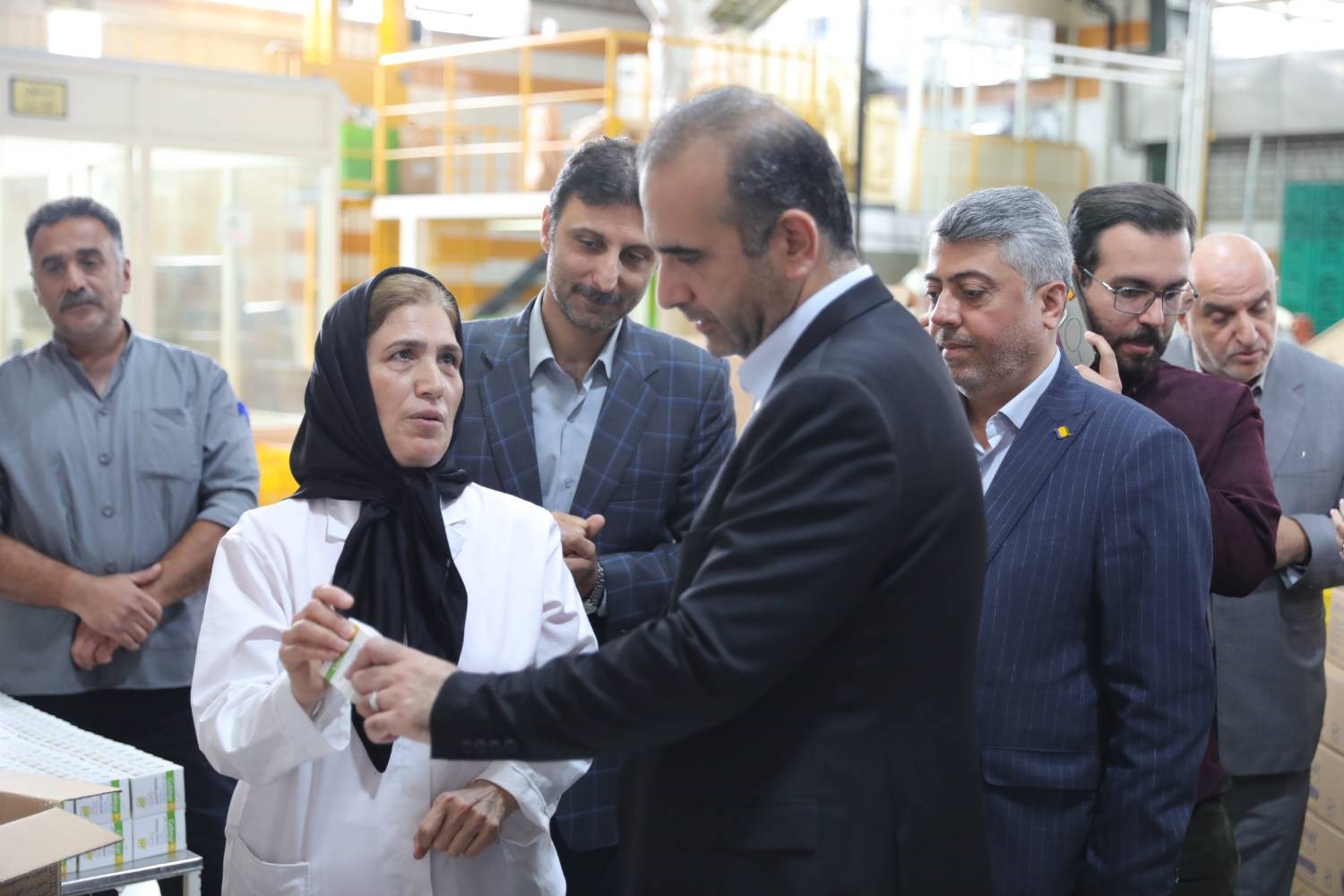 رویکرد متفاوت منطقه آزاد انزلی در تجلیل از کارگران؛ از گفت‌وگو تا تقدیر در دل خطوط تولید + تصاویر