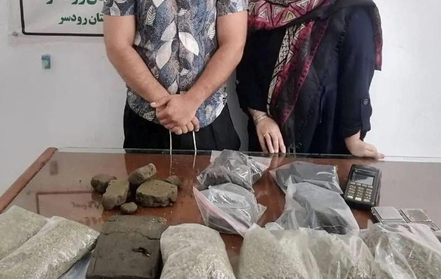 دستگیری مادر و پسر قاچاقچی در کلاچای/ کشف بیش از ۴ کیلوگرم حشیش 