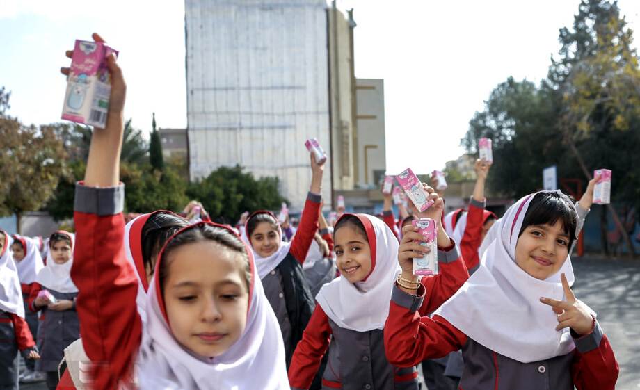 دولت با توزیع شیر در تمام مدارس ابتدایی دولتی موافقت کرد