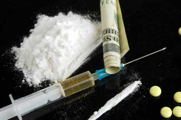 سرب در تریاک، لوله باز کن در شیشه!