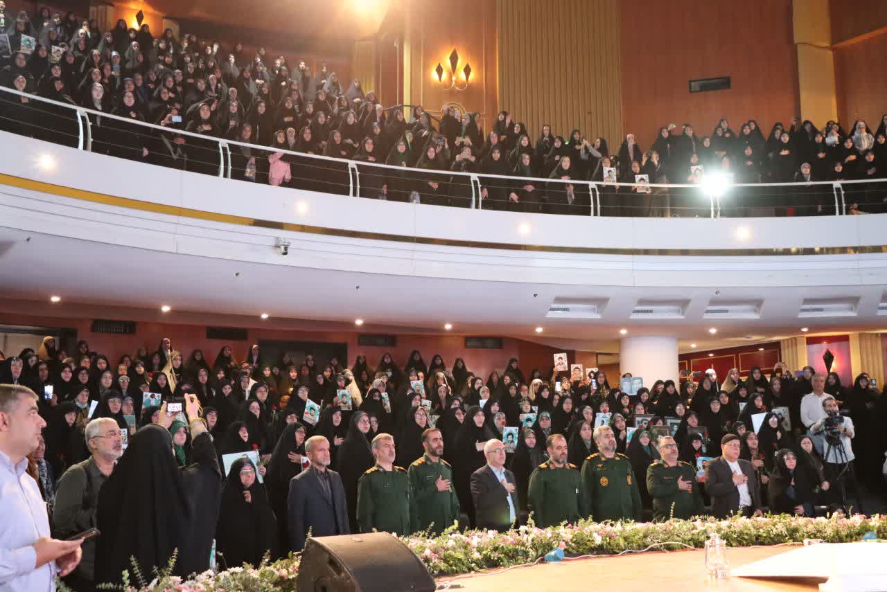  سردار دامغانی: زنان نقش معماری اجتماعی را در انقلاب اسلامی ایفا کردند